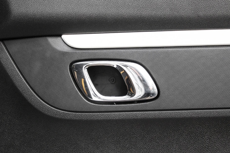 Renault Kwid Front Right Door Pad Handle