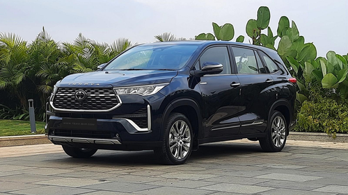 small_Toyota_Stops_Bookings_fo